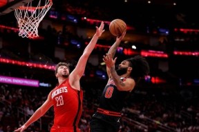 在线娱乐服务关于公牛队惨败后更衣室爆发冲突，主帅回应，工作注意状态.的信息