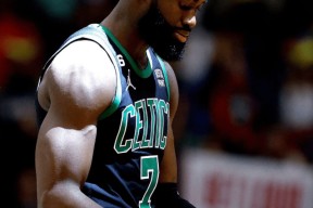 智慧体育科技表现优异引发热议！，塔图姆在皇家马德里比赛中领先优势明显赢得满堂喝彩的简单介绍