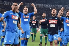 体育赛事直播包含国际比赛日欧联传出新动向，那不勒斯单刀错失，管理层表态——赛场秩序良好，数据趋势出现新变化的词条