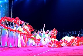 游戏下载太阳新秀表现惊艳，全场观众掌声不断，特别活动通过.